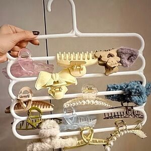 ❣️5|$25❣️last 1 Assorted Hair Clip Hanger. 🆕